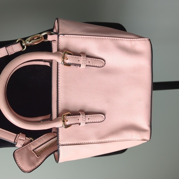 Forever 21 Handbags - FOREVER 21 Faux Leather Tote Bag